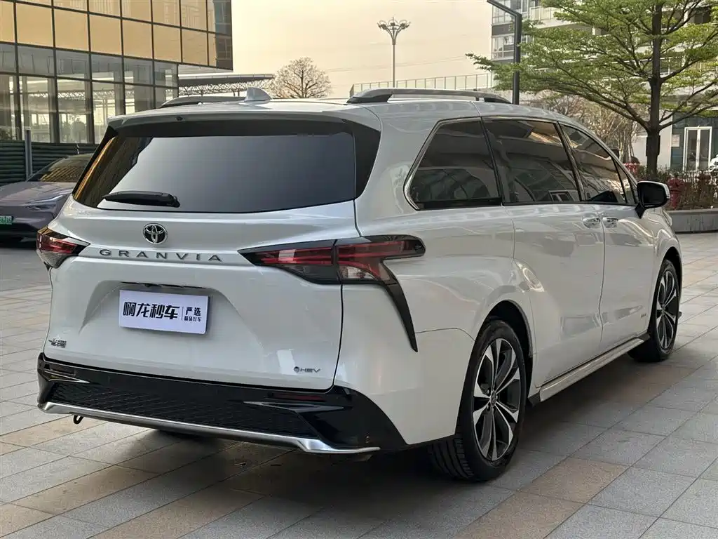Toyota Granvia 2024 2.5L Hybrid Supreme ULTRA фото 6