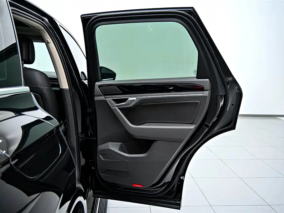Volkswagen Touareg 2023 3.0TSI R-Line Classic Sports Package фото 22