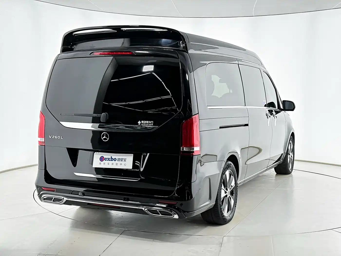 Mercedes-Benz V-Class 2021 V 260 L Long Wheelbase Premium Edition фото 3