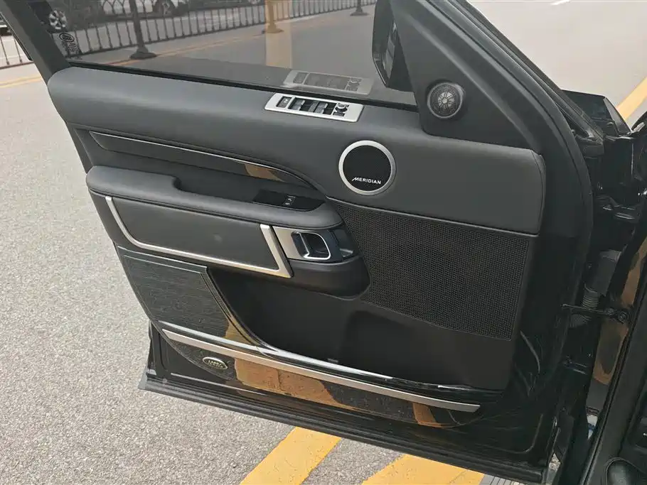 Land Rover Discovery 2018 2.0T Special Edition фото 7