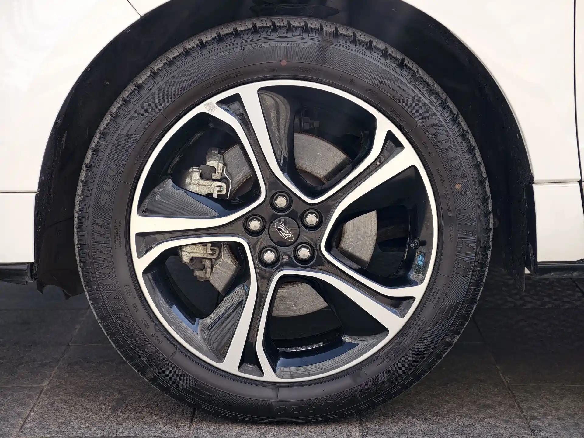 Фото 22 - Ford Edge