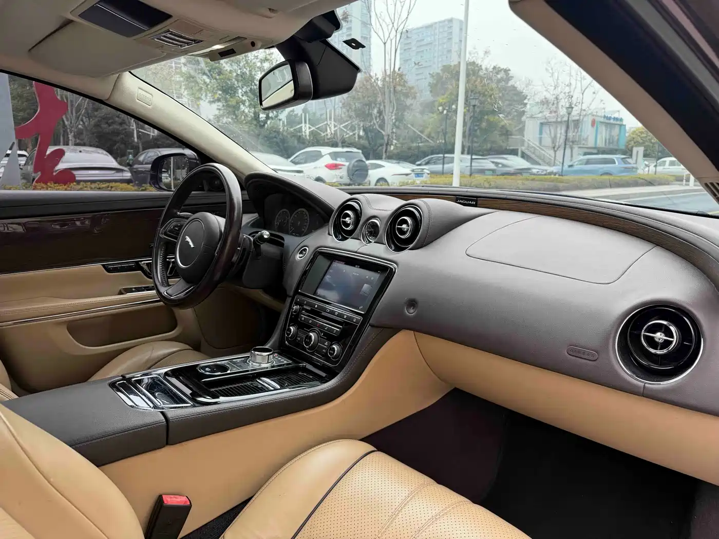 Jaguar XJ 2016 XJL 3.0 SC 4WD Panorama Business Edition фото 16