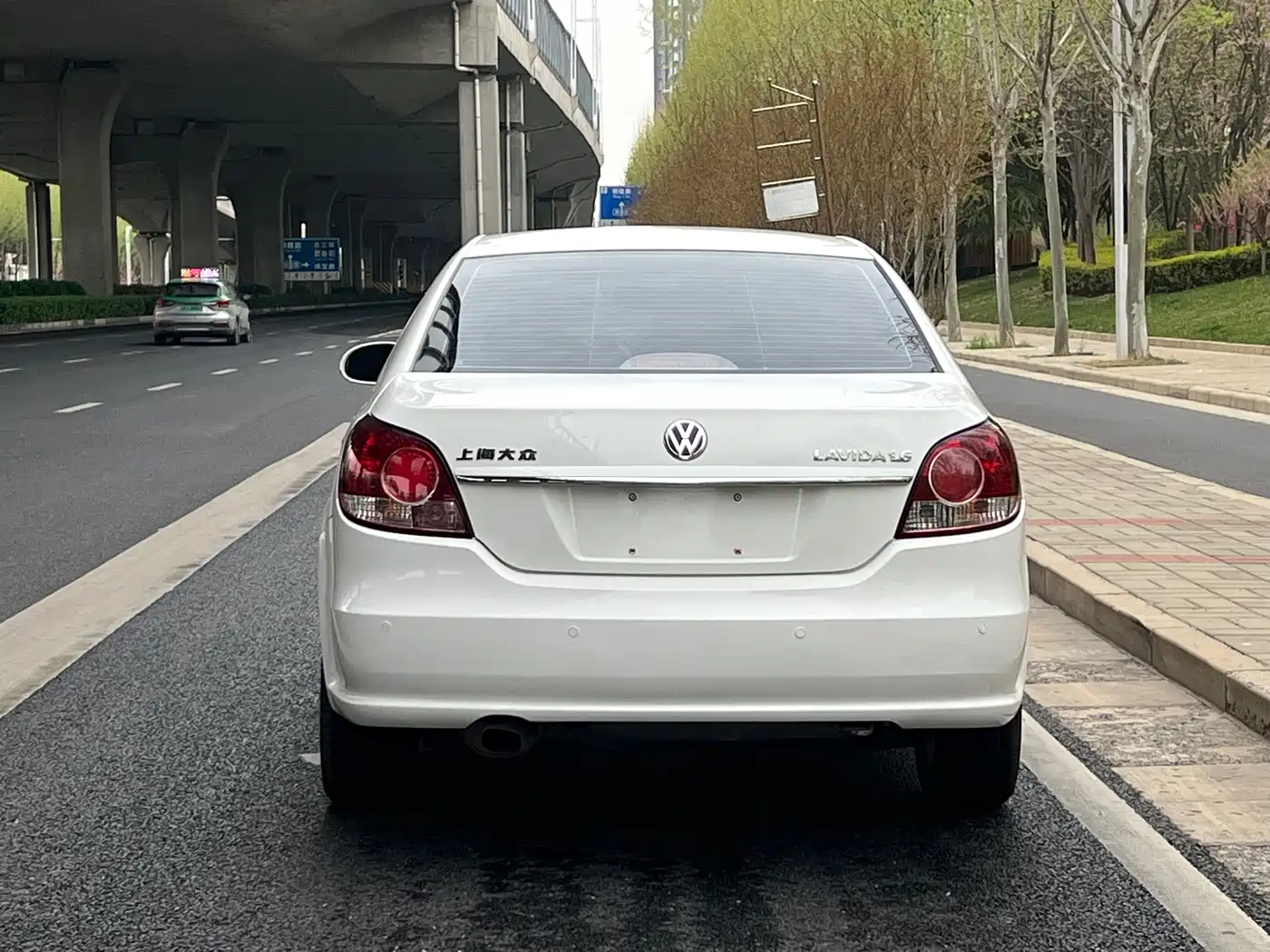 Volkswagen Lavida 2011 1.6L Automatic Pinya Edition фото 5
