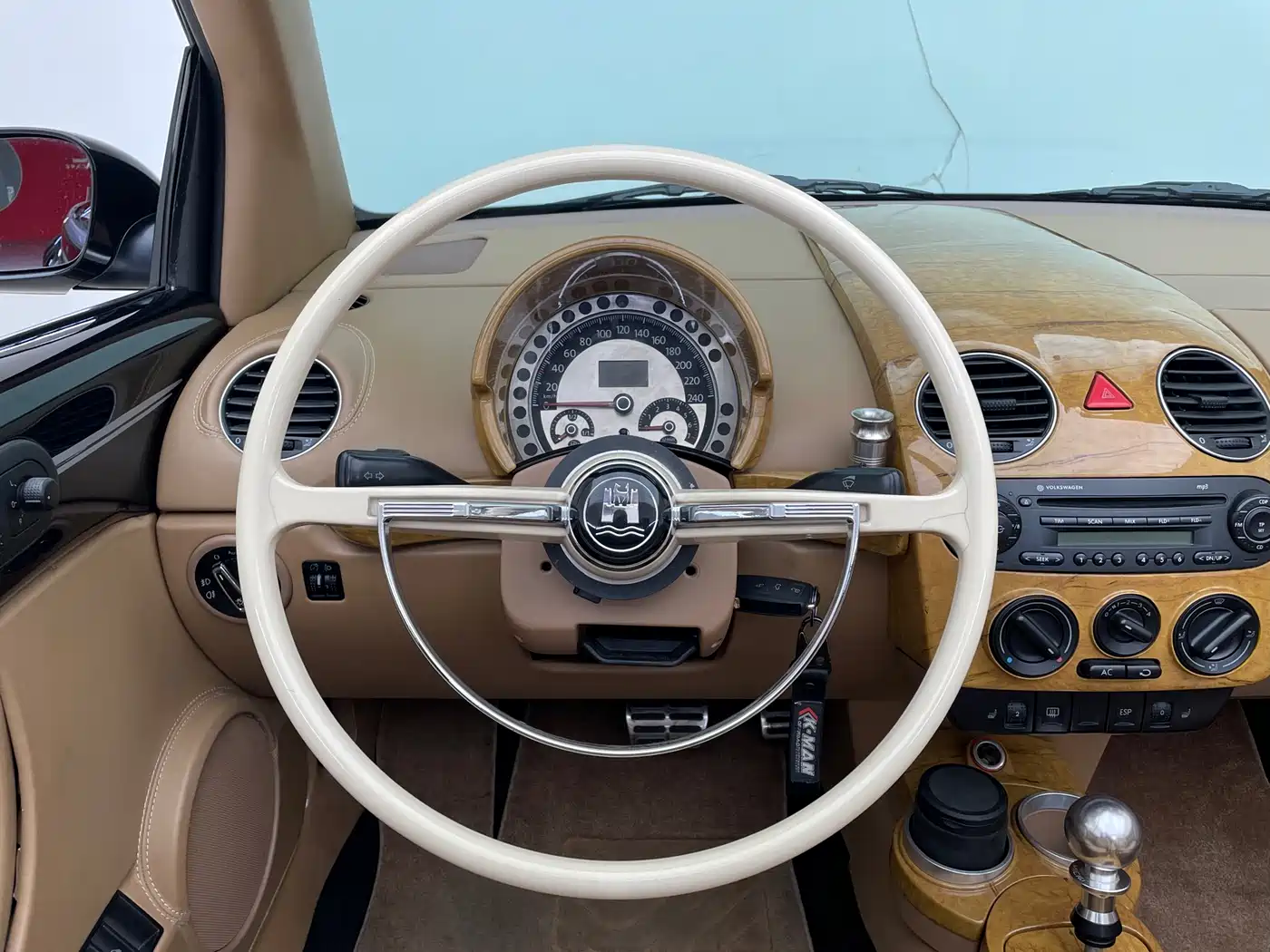 Volkswagen Beetle 2006 Model 2.0 Convertible Luxury Edition фото 22