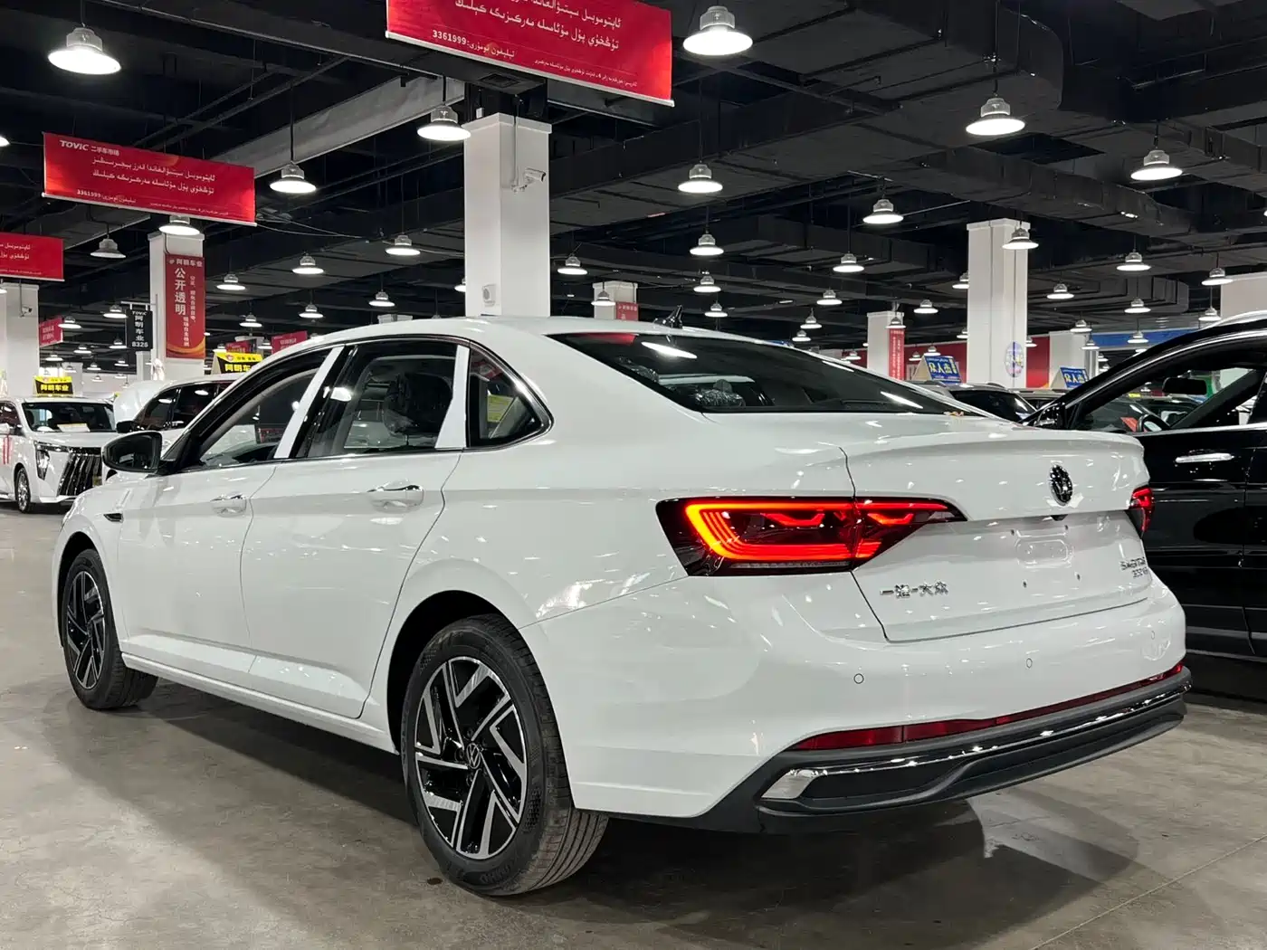 Volkswagen Sagitar 2025 300TSI DSG Flying Leap Edition фото 5