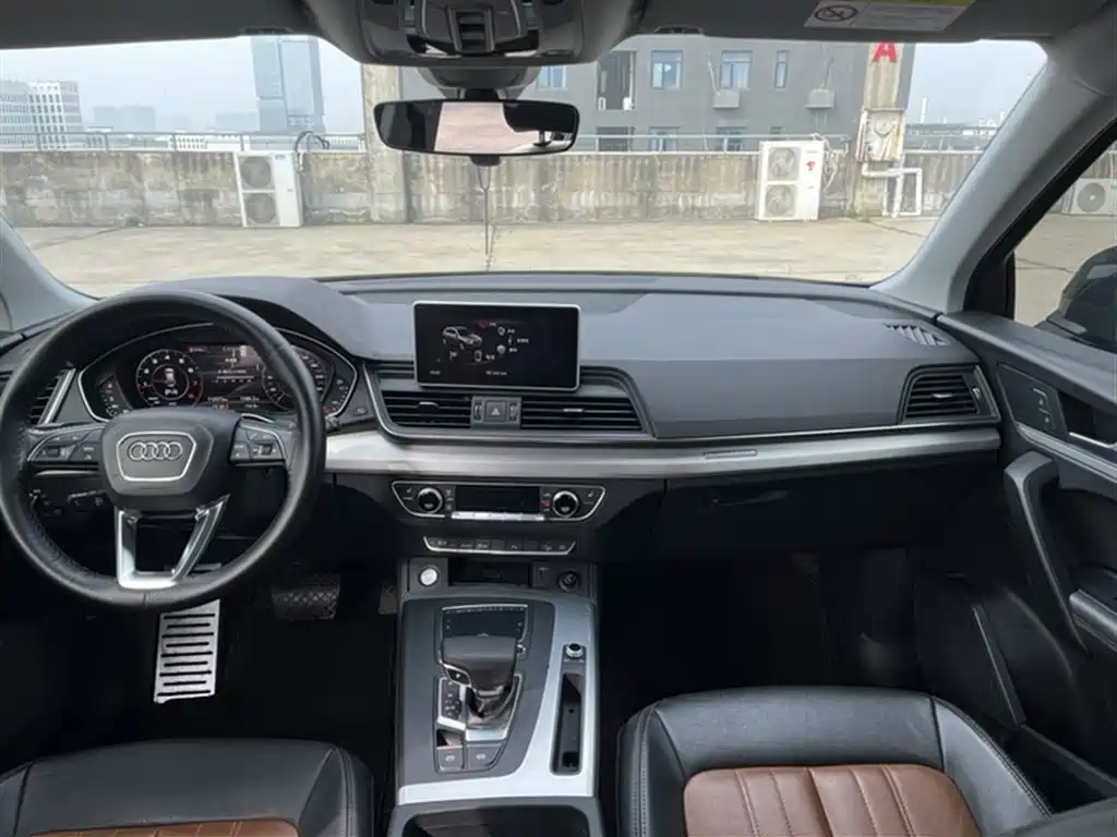 Audi Q5L 2020 Facelift 40 TFSI Honor Fashion фото 24