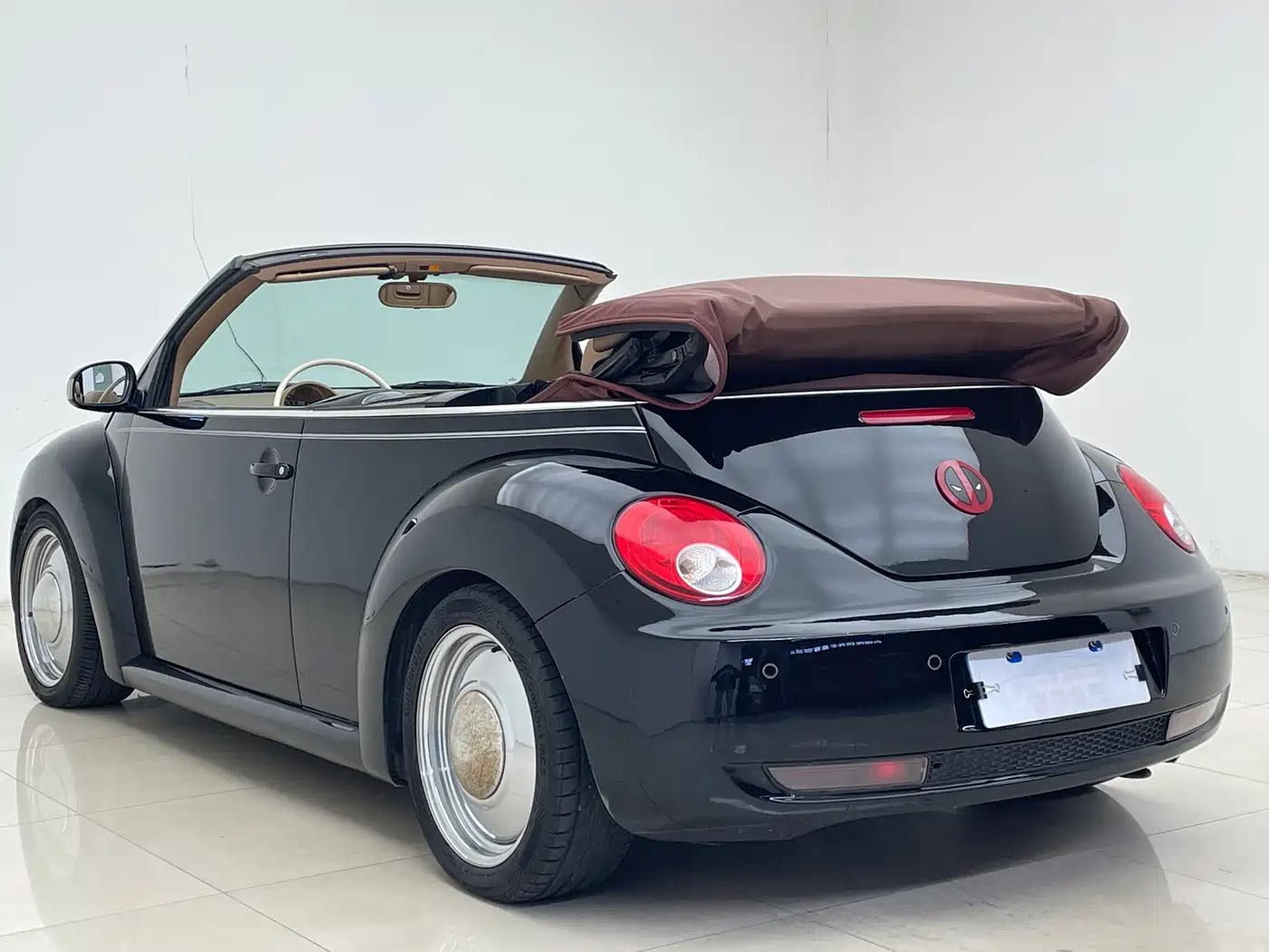 Volkswagen Beetle 2006 Model 2.0 Convertible Luxury Edition фото 10