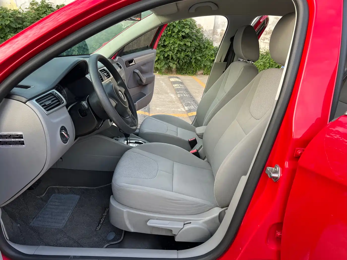 Volkswagen Bora 2011 1.6L Automatic Fashion фото 4
