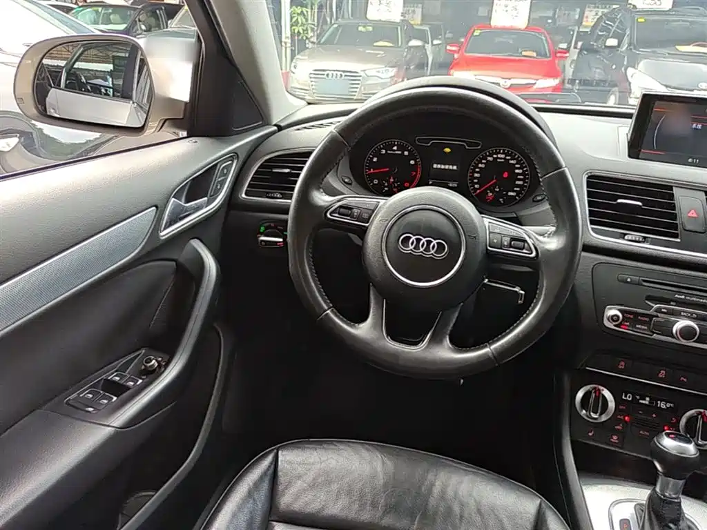 Audi Q3 2015 35 TFSI quattro Technology фото 11