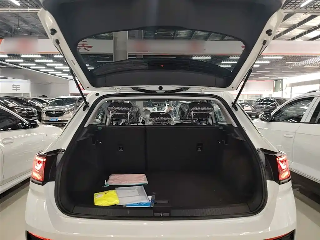 VOLKSWAGEN T-ROC EXPLORING SONGS