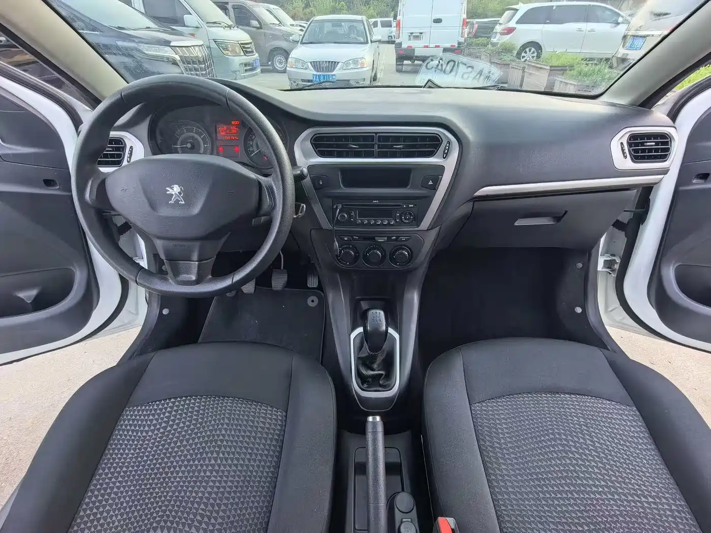 Peugeot 301 2014 1.6L Manual Comfort Edition фото 6