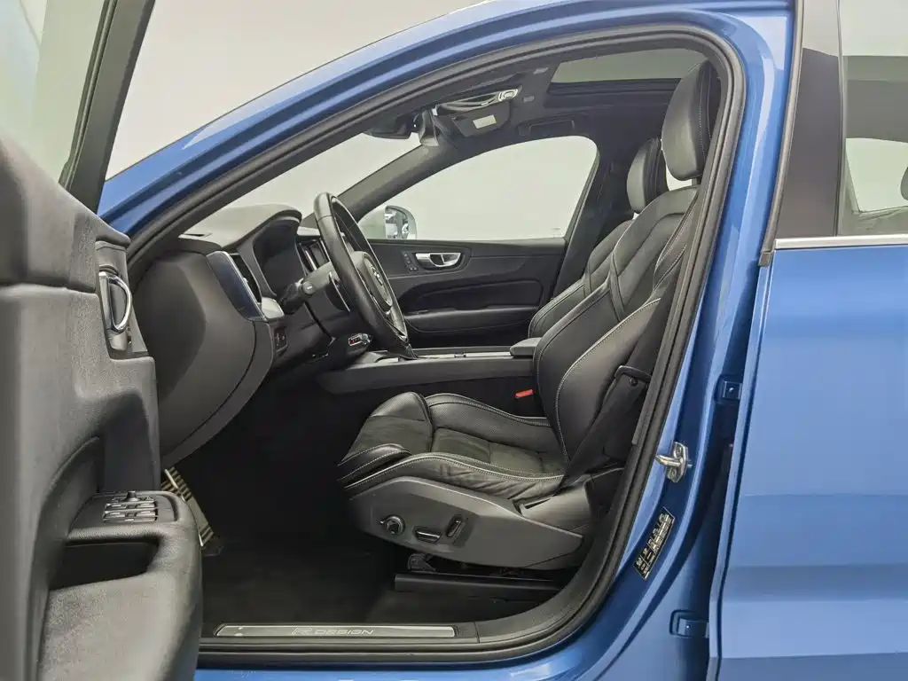 Фото 10 - Volvo XC60