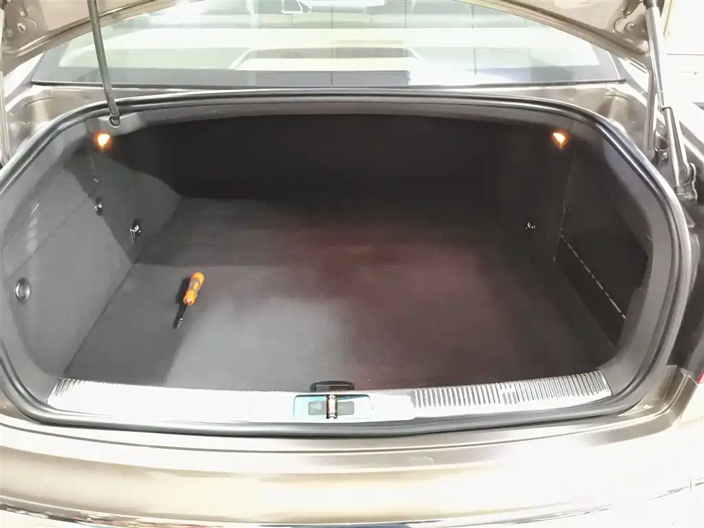 Volkswagen Phaeton 2012 3.0L Executive фото 16