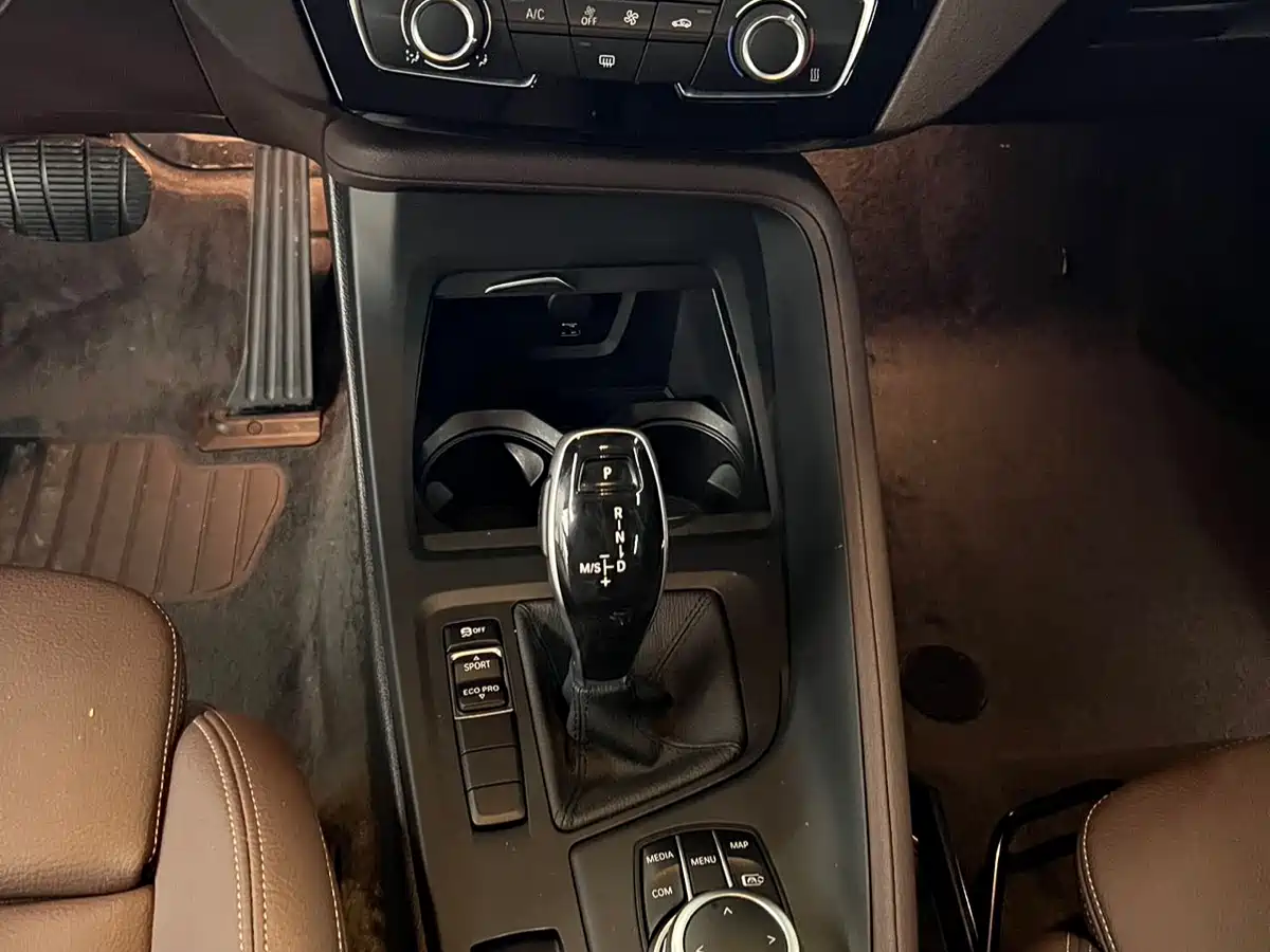 BMW X1 2022 sDrive20Li Fashion фото 14