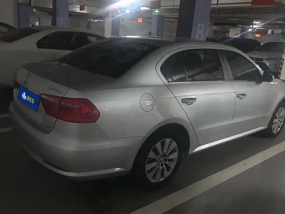 Volkswagen Lavida 2013 1.4TSI DSG Comfort Edition фото 3