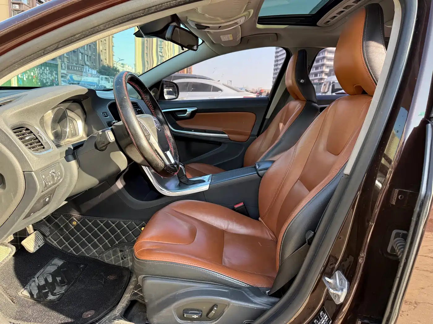 Фото 9 - Volvo S60