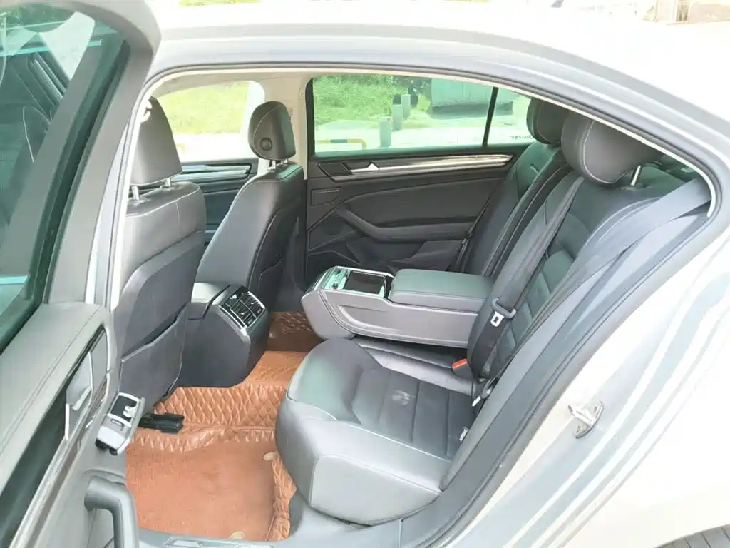 Volkswagen Phideon 2018 Facelift 380TSI FWD Business фото 17