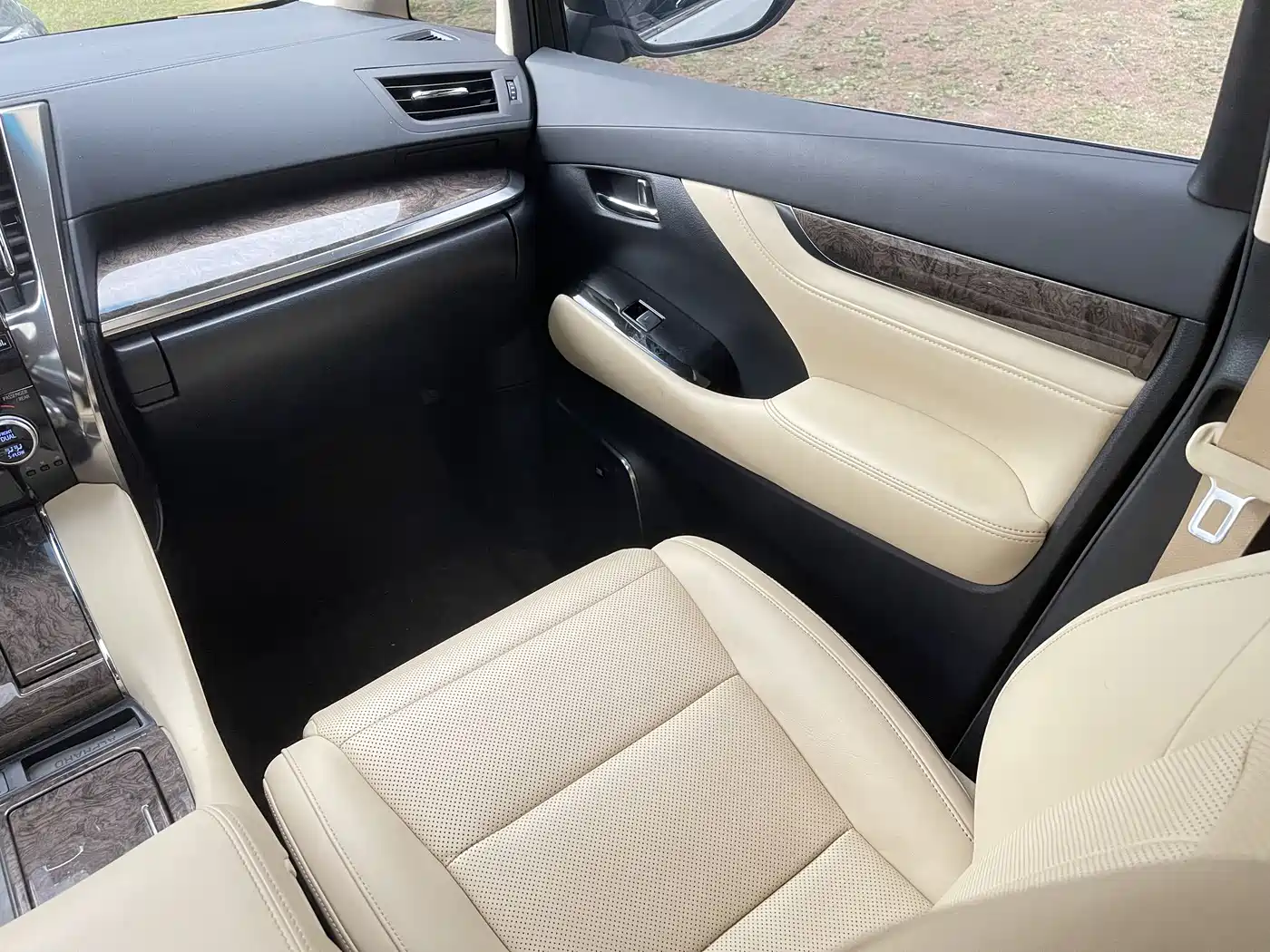 Toyota Alphard 2021 Hybrid 2.5L Premium фото 13