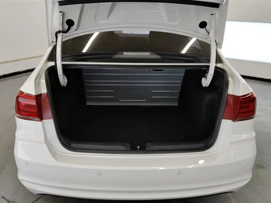 VOLKSWAGEN SANTANA