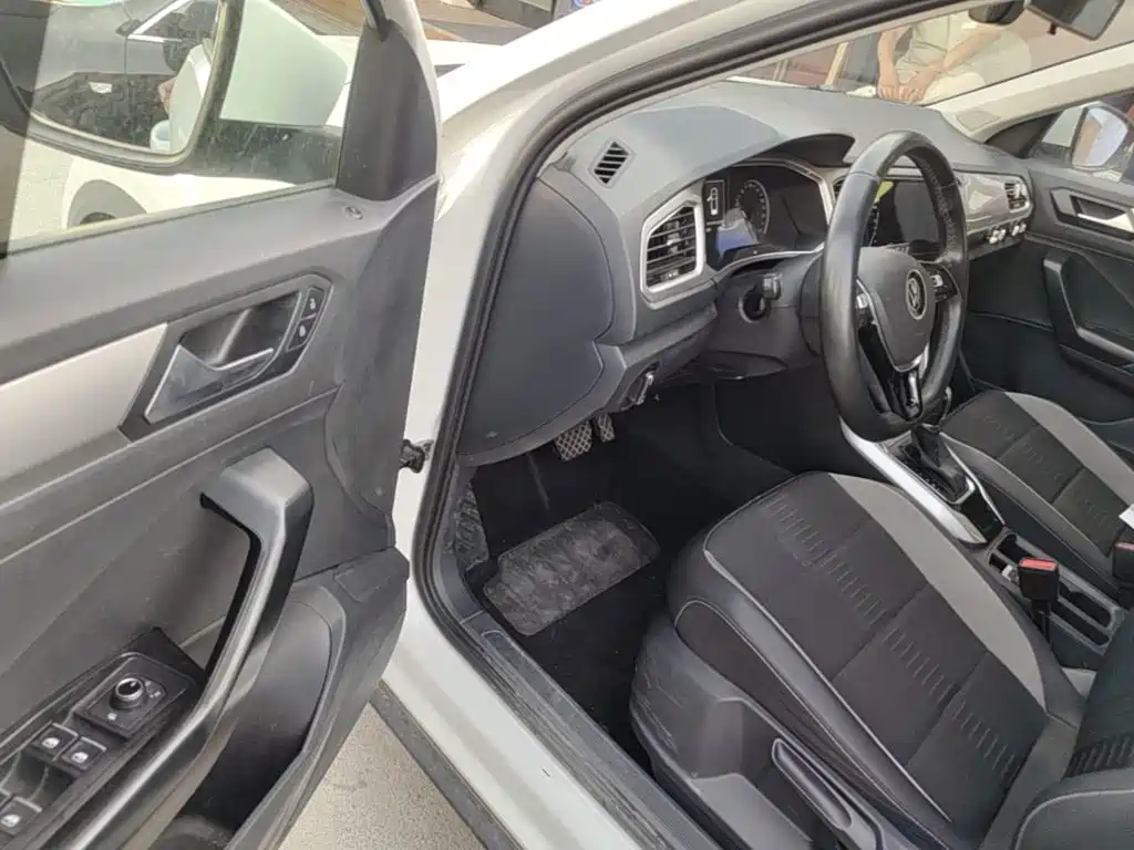 VOLKSWAGEN T-ROC EXPLORING SONGS