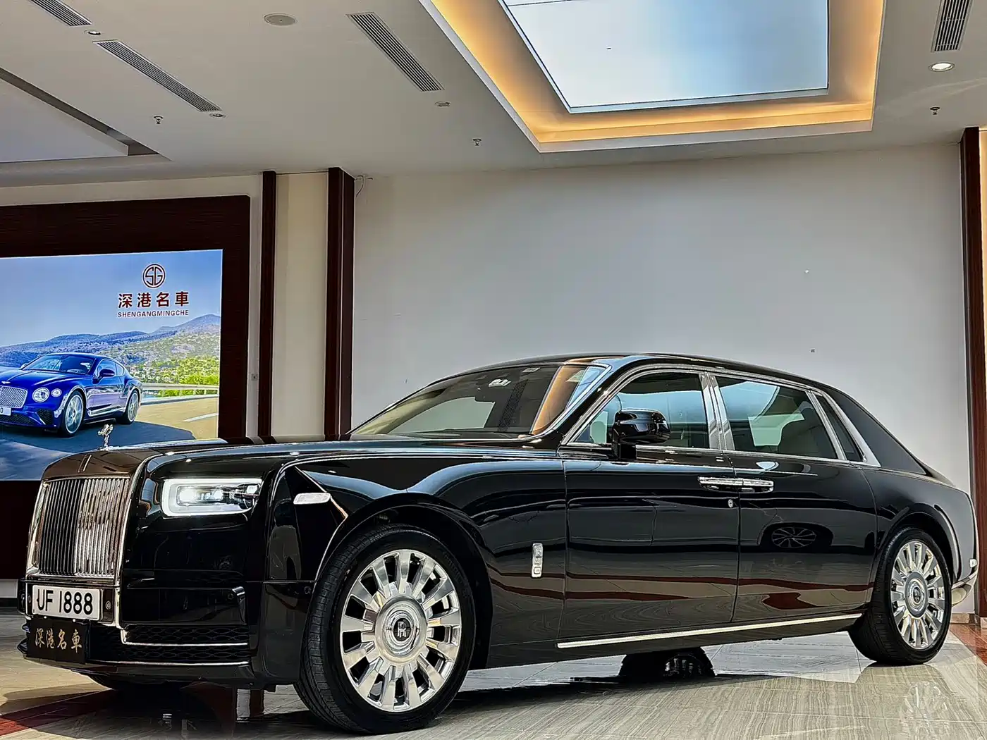 Rolls-Royce Phantom 2018 6.7T Long Wheelbase Version фото 2