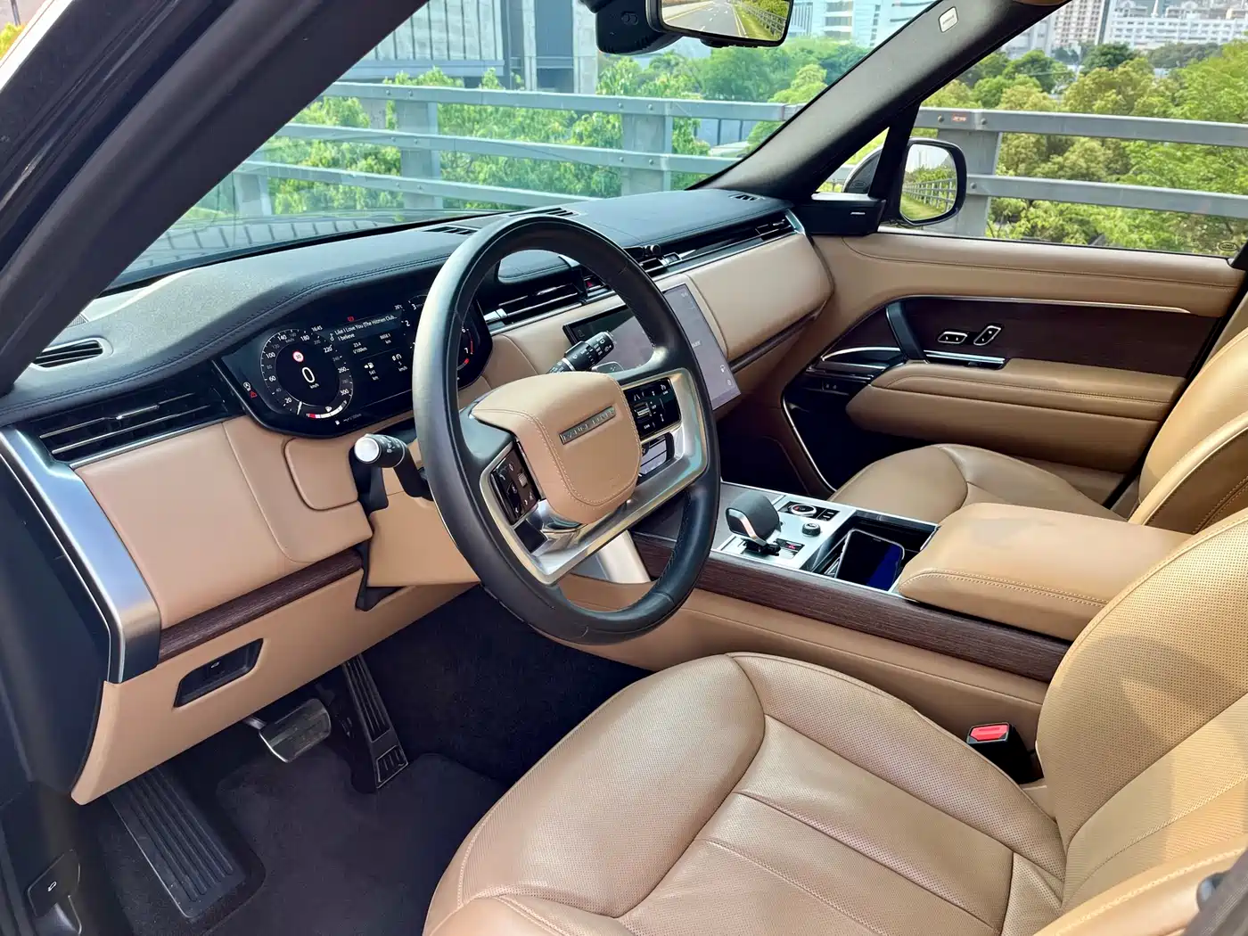 Land Rover Range Rover 2023 3.0 L6 400PS Golden Age 7-Seater Long Wheelbase фото 9