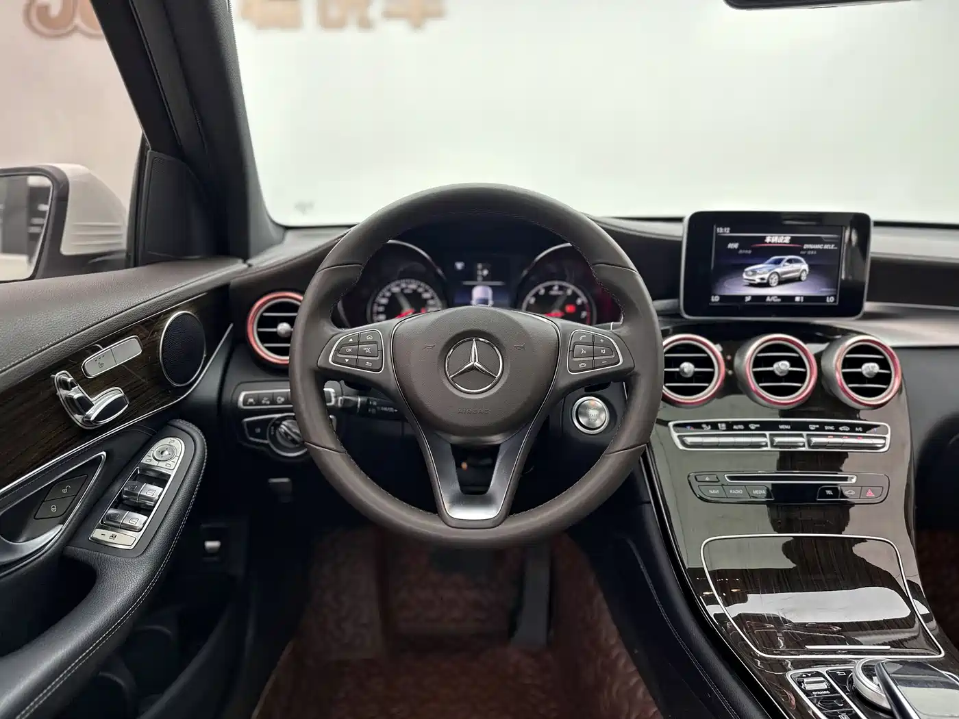 Mercedes-Benz GLC 2018 GLC 260 4MATIC Luxury фото 14