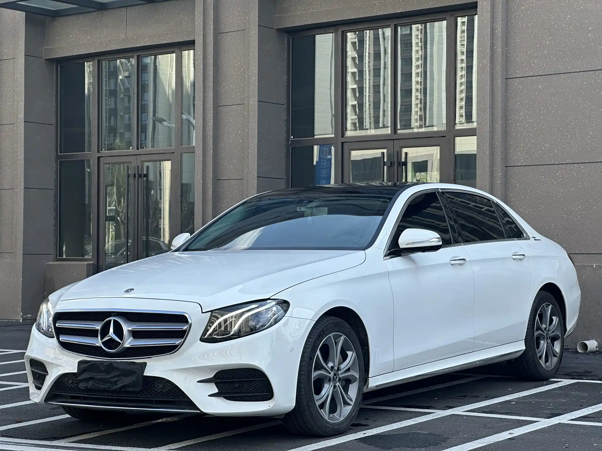 Photo 3 - Mercedes-Benz E-Class
