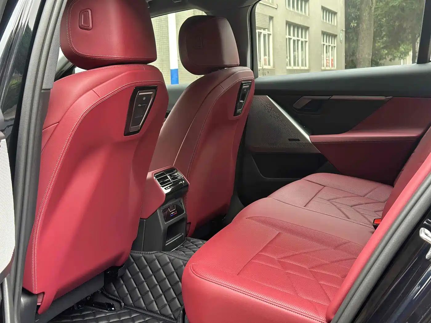 BMW 5 Series 2024 530Li Leading M Sport Package фото 9