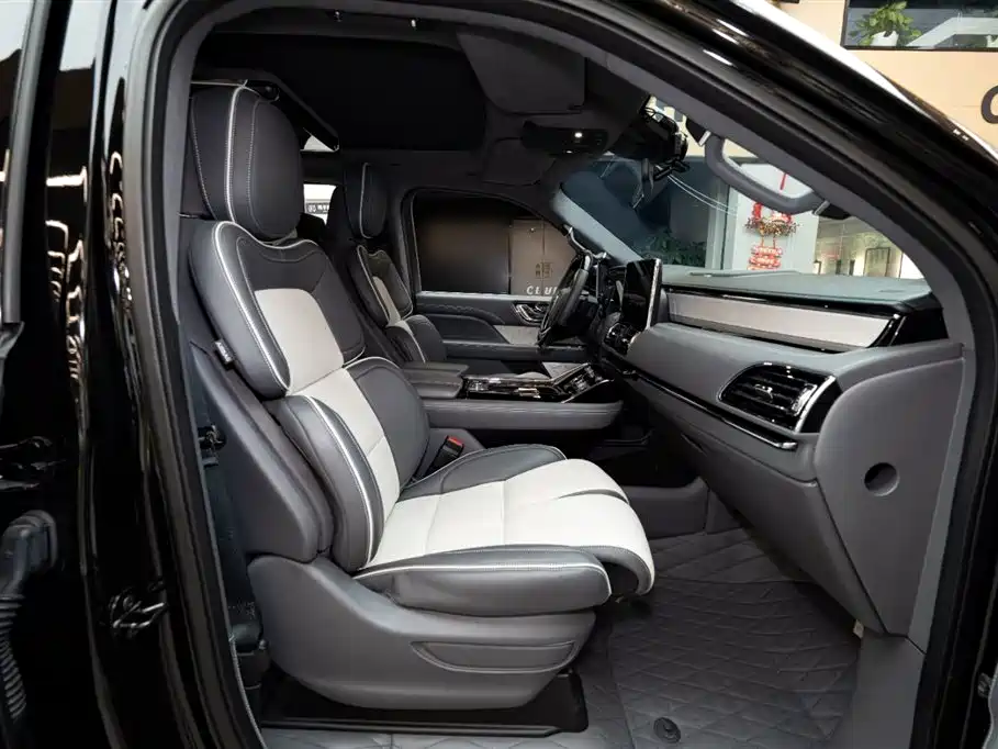 Lincoln Navigator 2018 Model 3.5T Ultimate China V фото 9