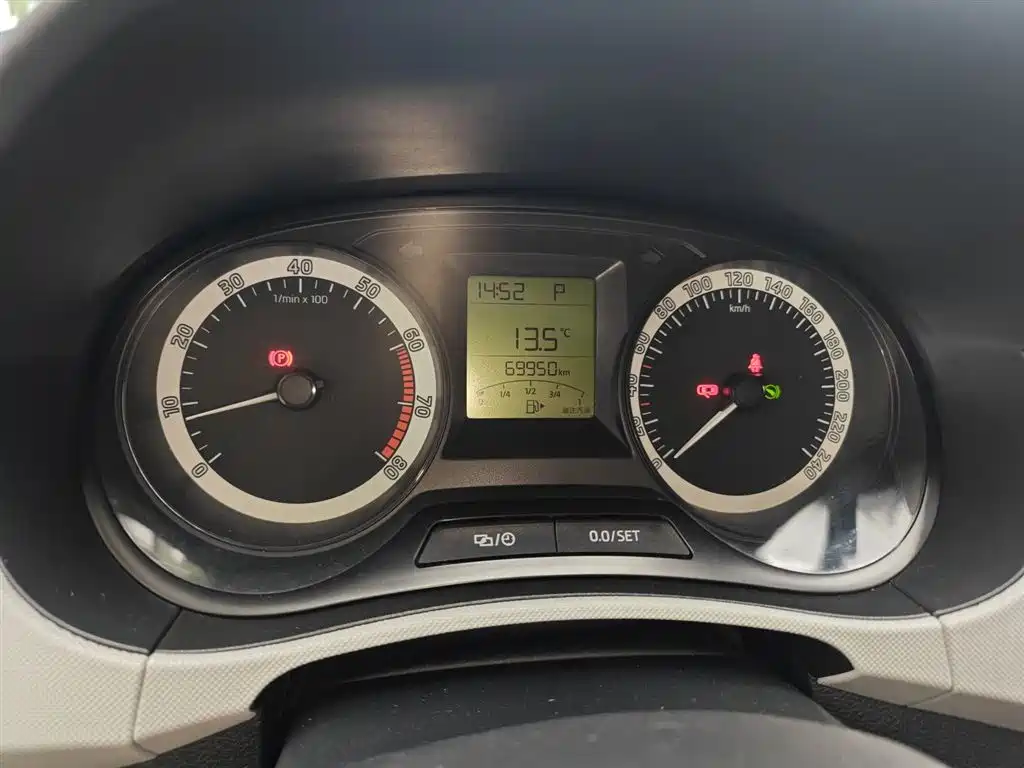 Škoda Fabia 2017 1.4L Auto Car Enjoy Edition фото 12