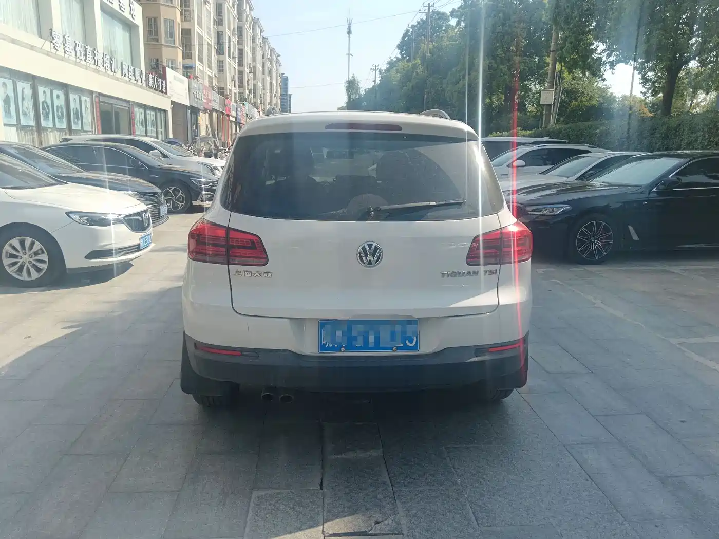 VOLKSWAGEN TIGUAN