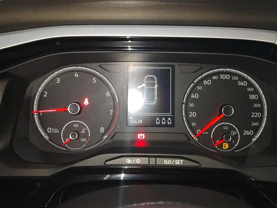 VOLKSWAGEN POLO