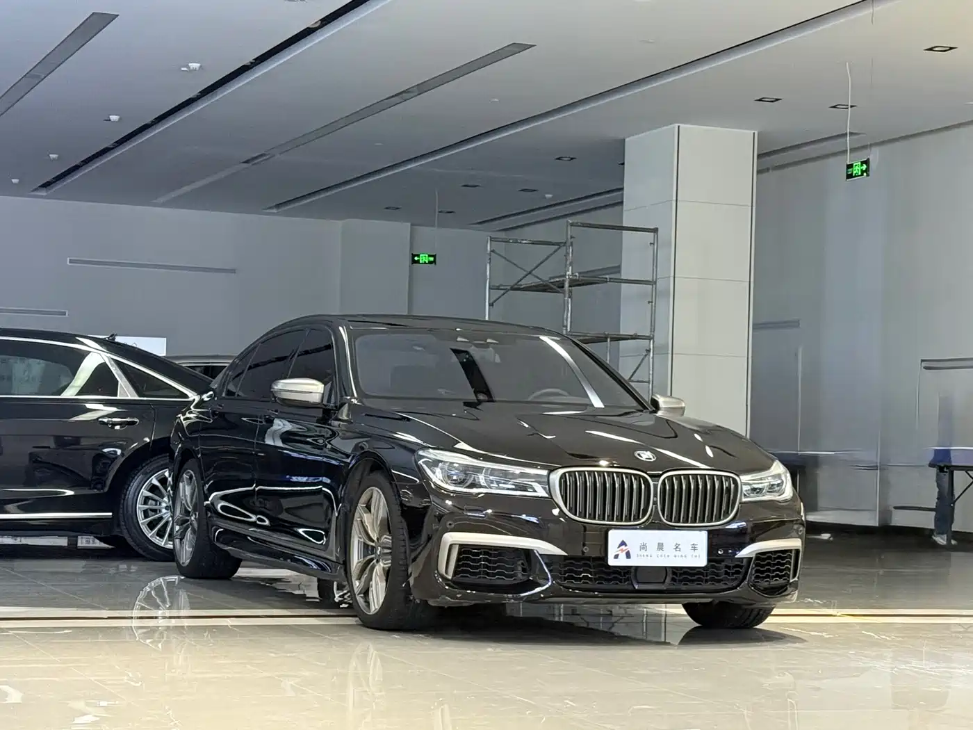 BMW 7 Series 2018 M760Li xDrive фото 3