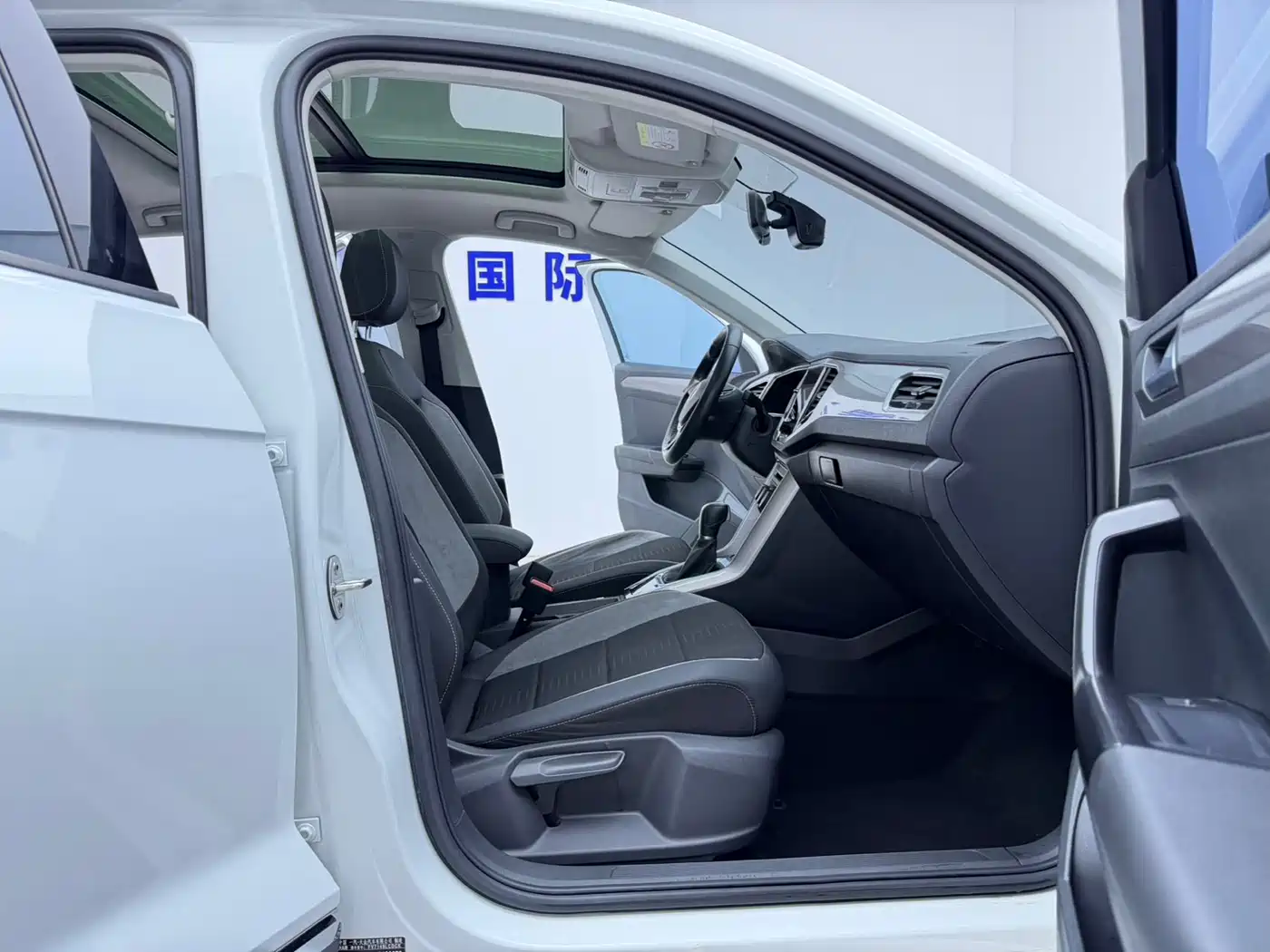 VOLKSWAGEN T ROC EXPLORING SONGS