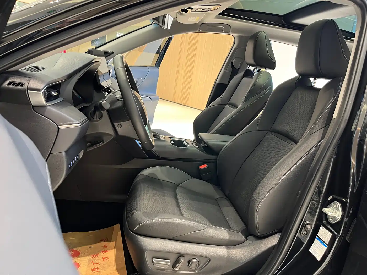 Toyota Venza 2022 Dual Engine 2.5L CVT 4WD Supreme фото 12