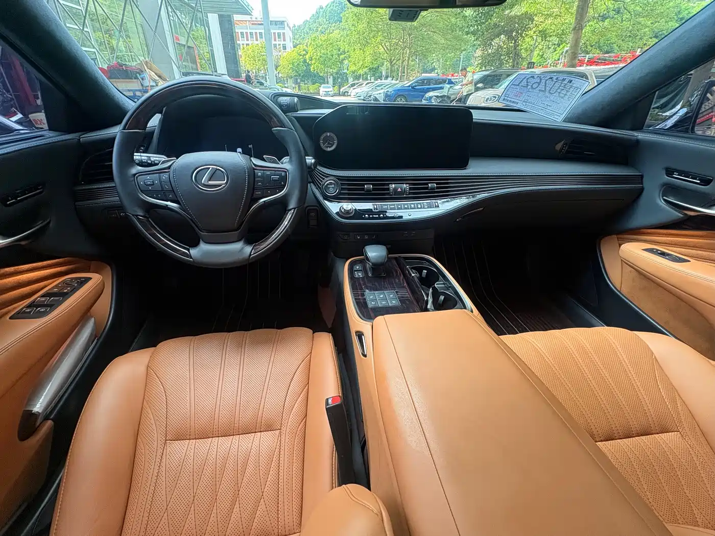 Lexus LS 2023 2024 Model 500h Luxury Edition