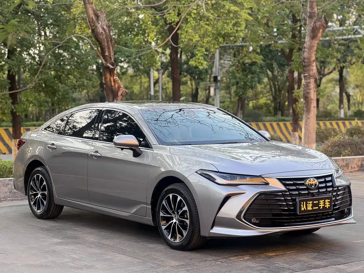 Toyota Avalon 2022 2.0L Progressive Edition фото 3