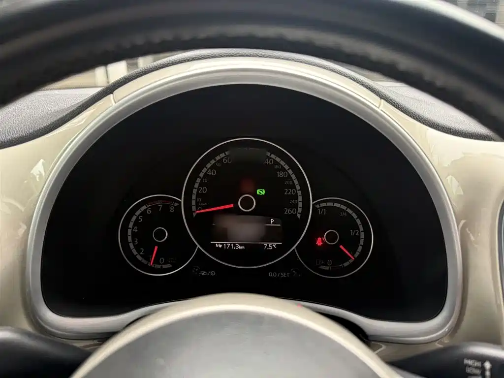 Volkswagen Beetle 2015 180TSI Convertible фото 13