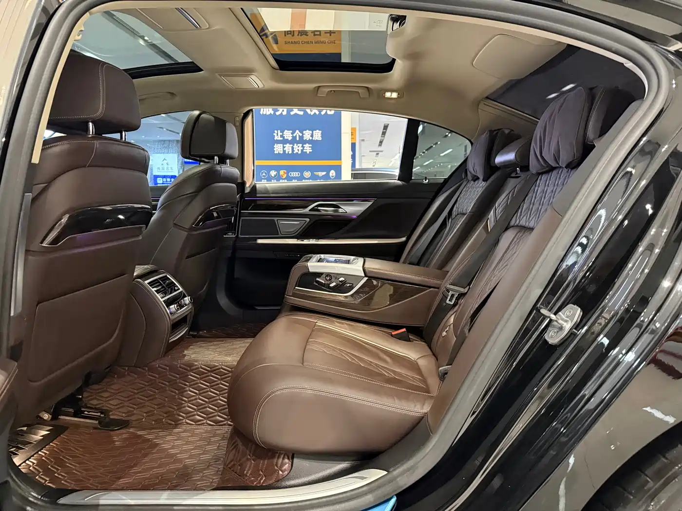BMW 7 Series 2019 730Li Luxury Package фото 17