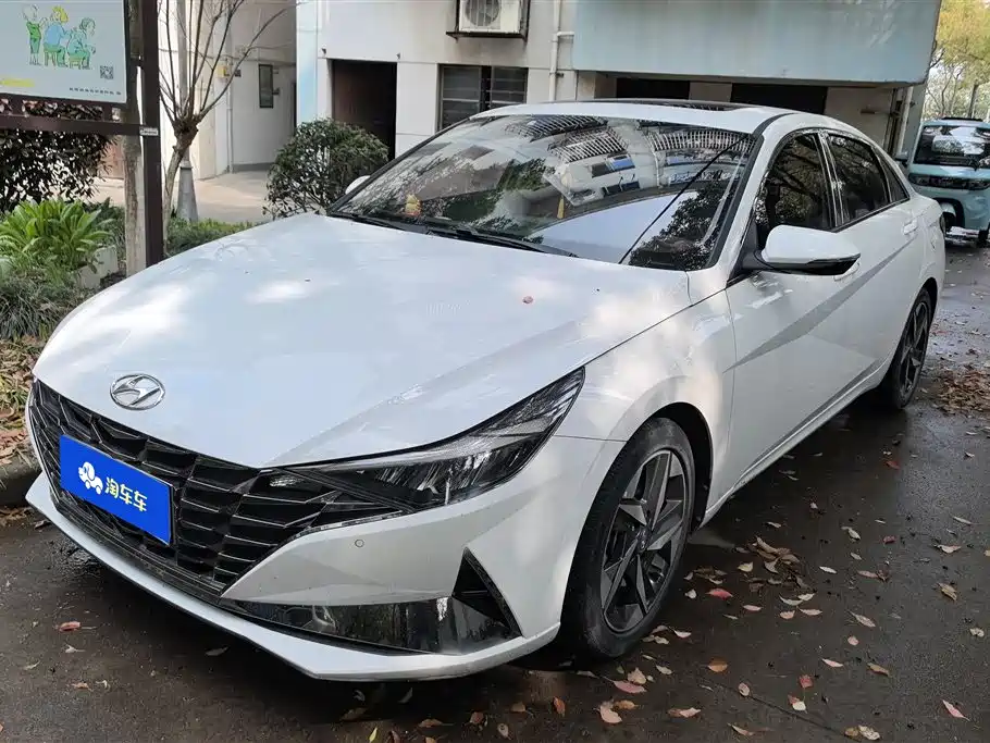 HYUNDAI ELANTRA