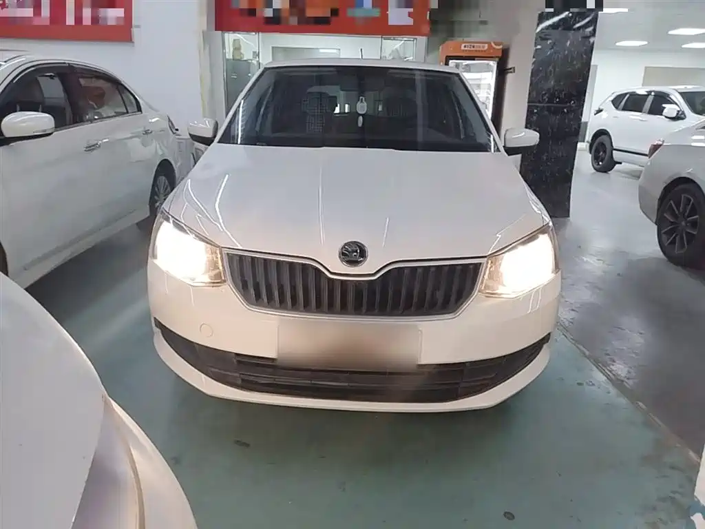 Škoda Fabia 2017 1.4L Auto Car Enjoy Edition фото 3