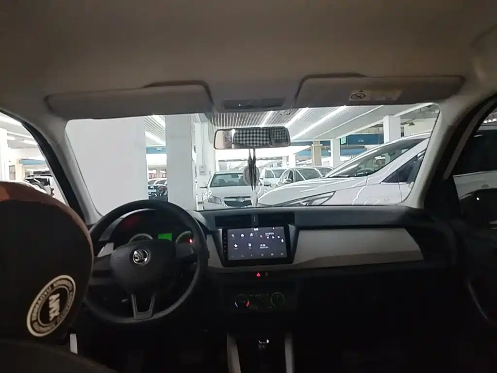 Škoda Fabia 2017 1.4L Auto Car Enjoy Edition фото 18