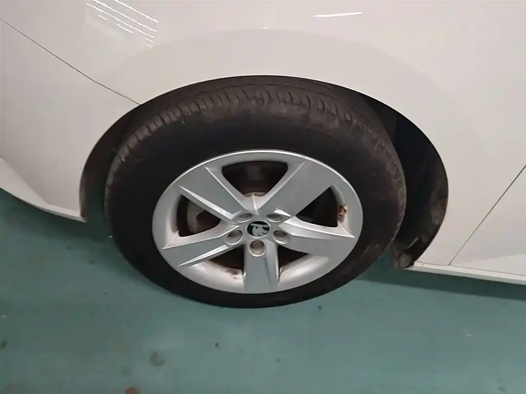 Škoda Fabia 2017 1.4L Auto Car Enjoy Edition фото 23