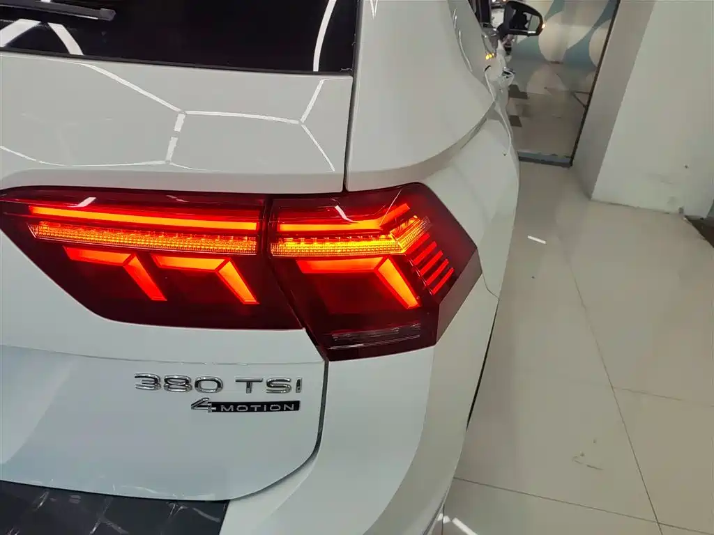 Volkswagen Tiguan L 2022 380TSI Automatic 4WD R-Line Flagship 7-Seater фото 8