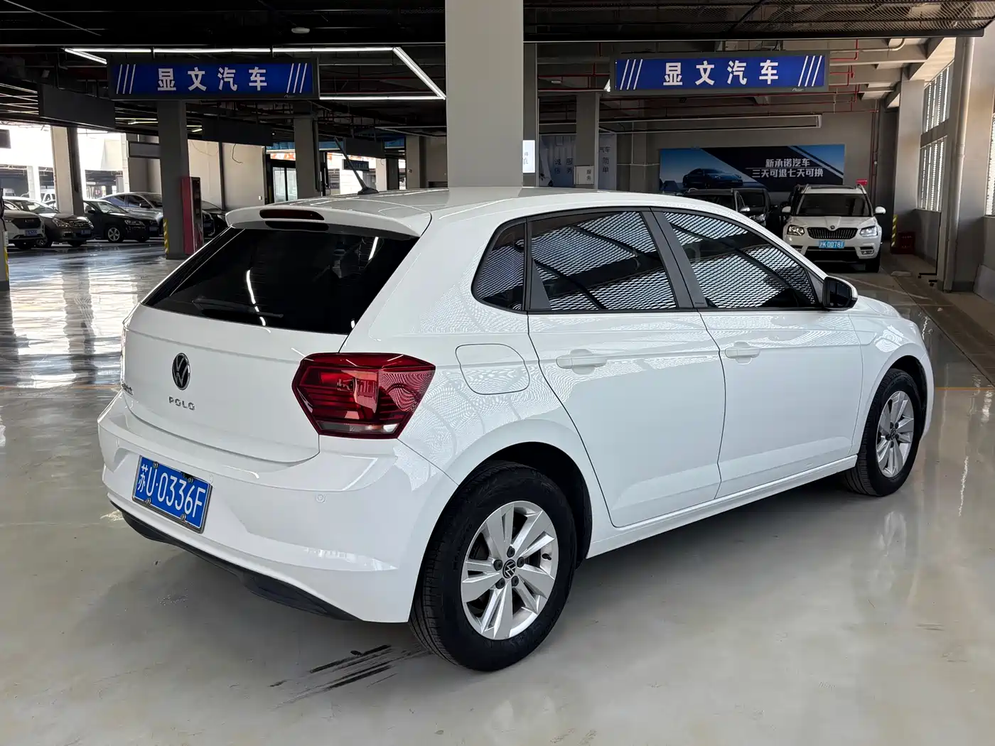 VOLKSWAGEN POLO