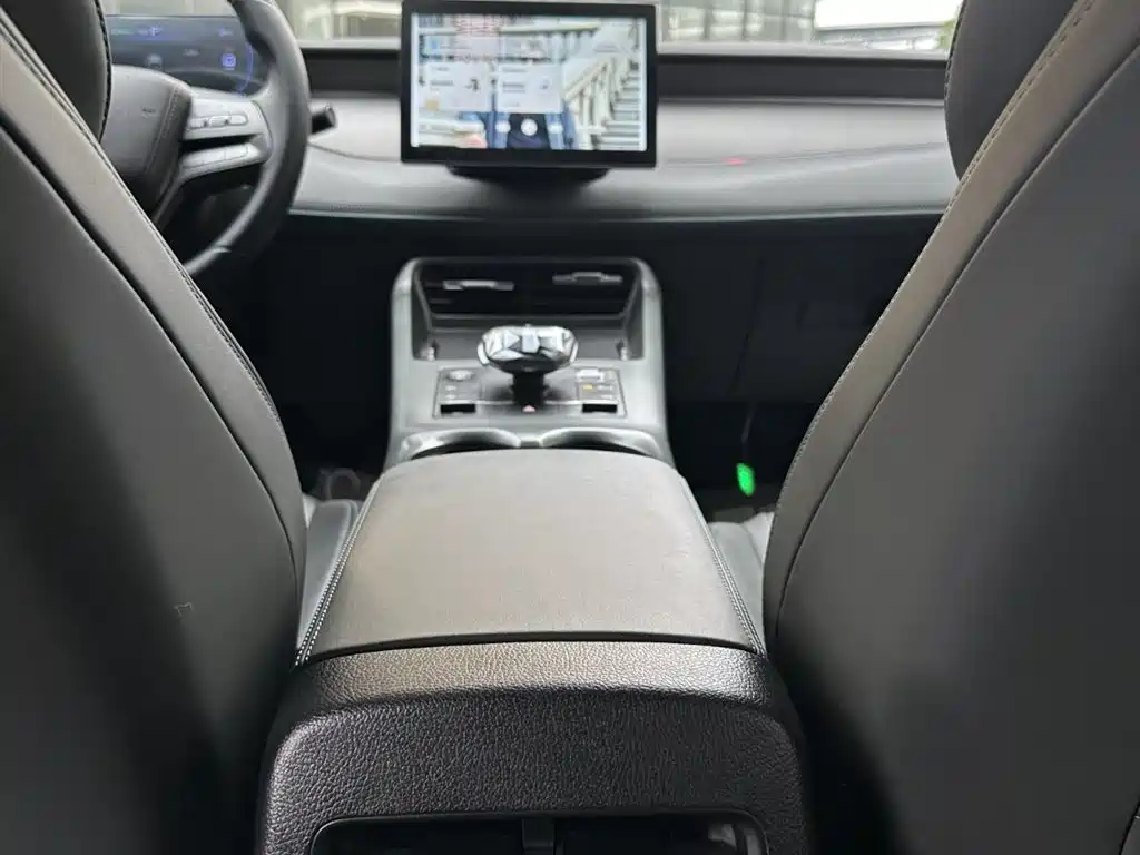 BYD Qin PLUS 2025 DM-i Smart Drive 55KM Leader фото 12