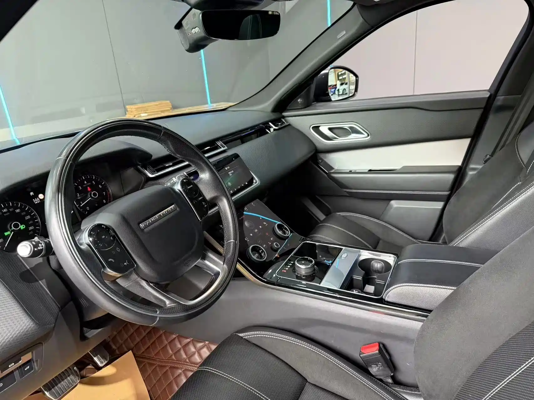 Фото 11 - Land Rover Range Rover Velar