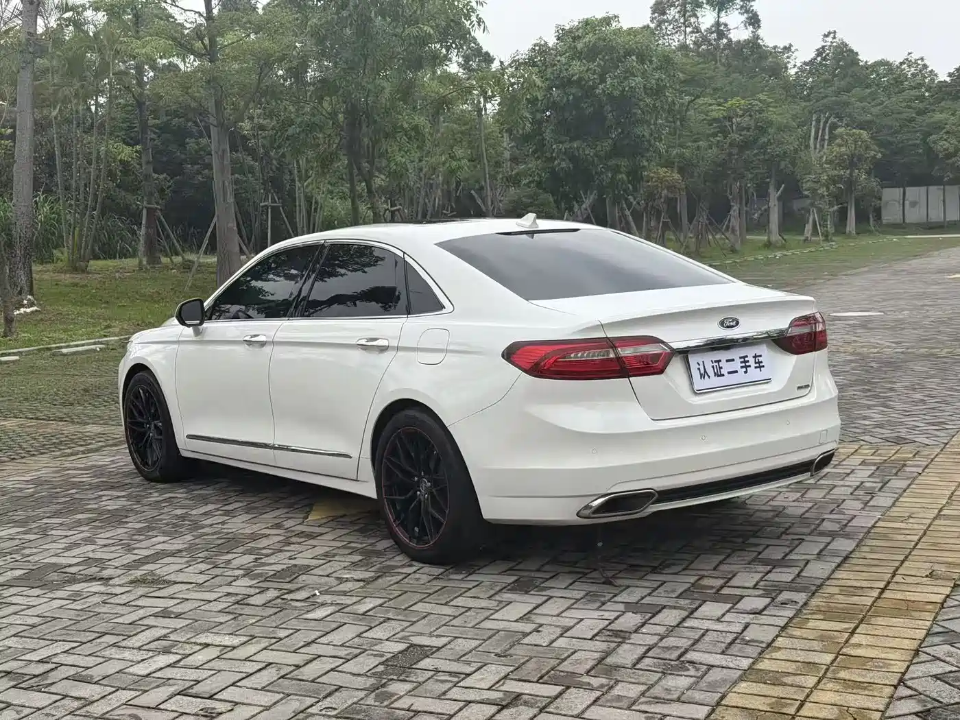 Ford Taurus 2015 EcoBoost 325 V6 Fashion фото 12