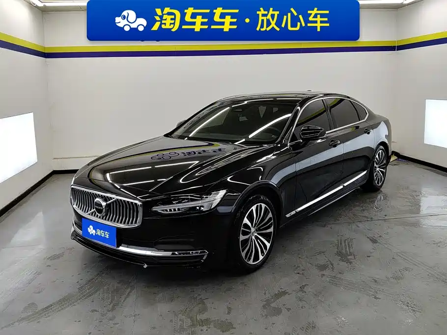 Volvo S90 2024 B5 Momentum Luxury Edition
